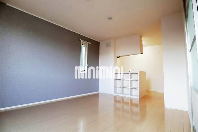 居室・リビング　ベランダ側から見たリビングです！