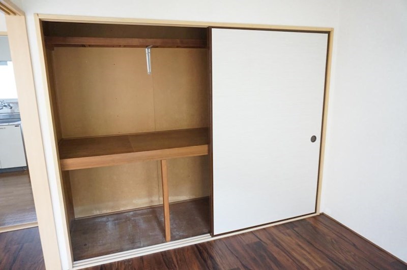収納　押入