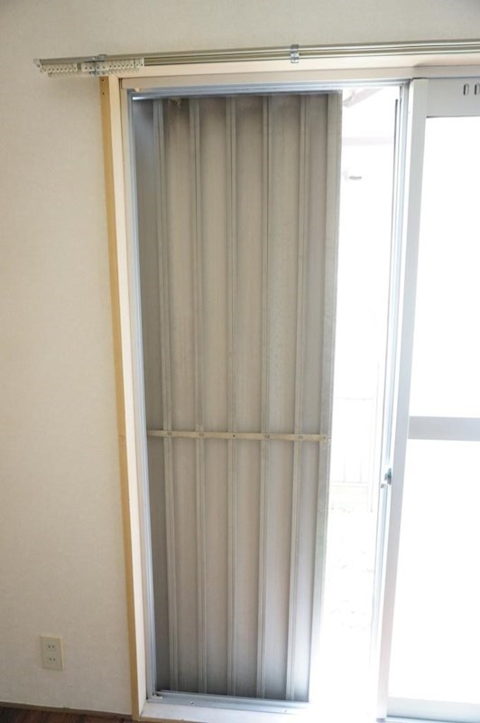 セキュリティ　雨戸