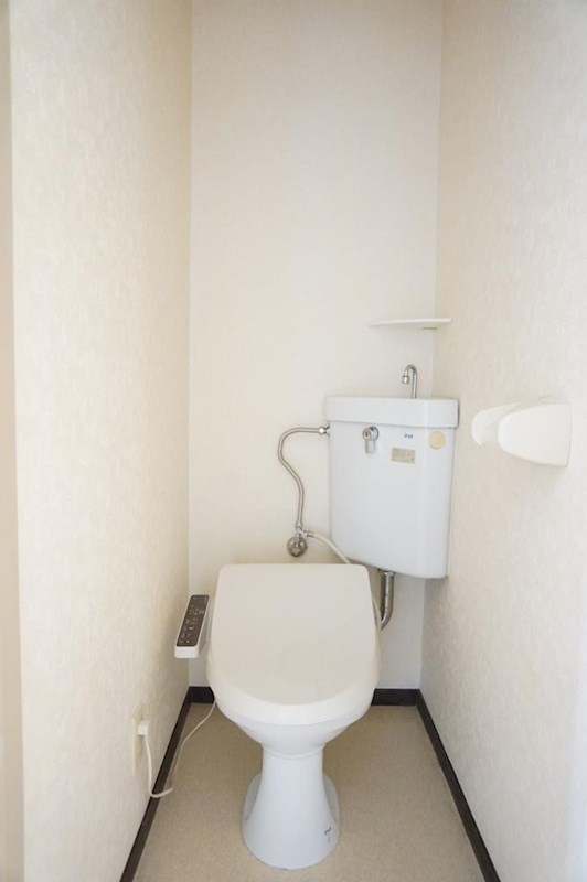 トイレ　温水洗浄便座がある場合は残置物です