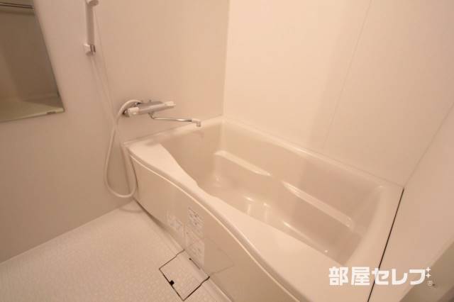 バス・シャワールーム　ゆったりバスルーム