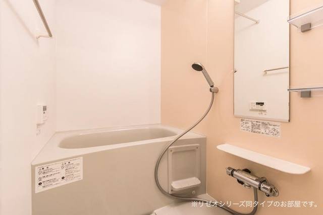 バス・シャワールーム　落ち着いた空間のお風呂です