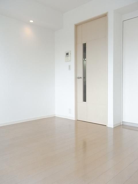 居室・リビング　フローリングの明るいお部屋