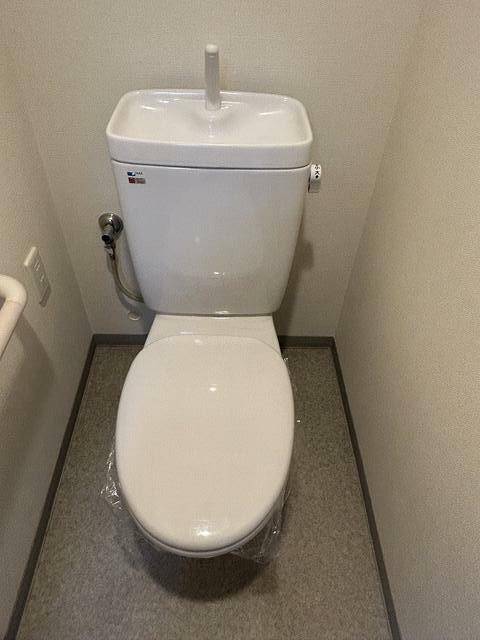 トイレ　バストイレ別です