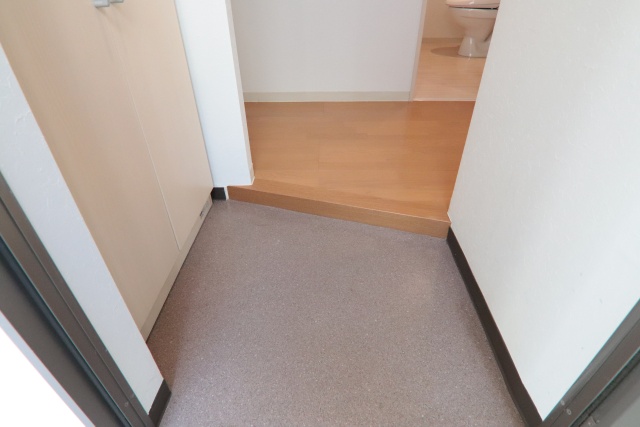 玄関　※別室の参考写真の為、現況優先です。