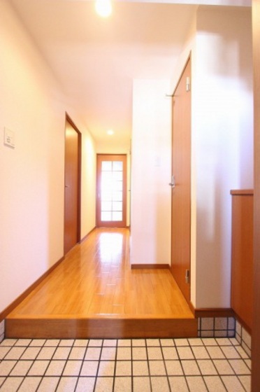 玄関　※別部屋の写真です
