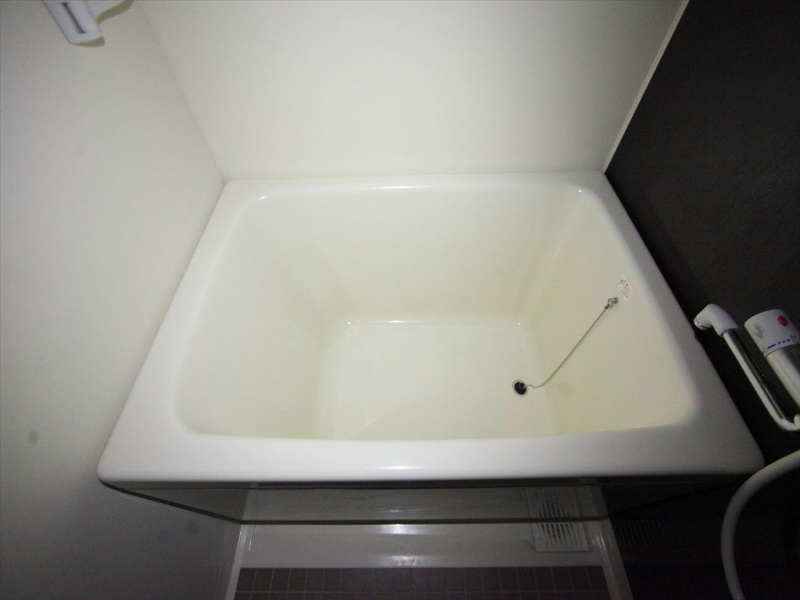 バス・シャワールーム　バスルーム（お風呂トイレ別）窓付（換気良好）