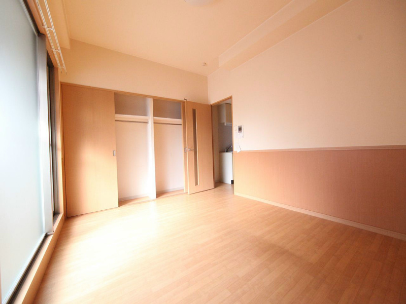 居室・リビング　洋室8.12帖　クローゼット付（収納充実してます）