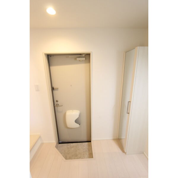 玄関　同室シリーズの物件写真となります。