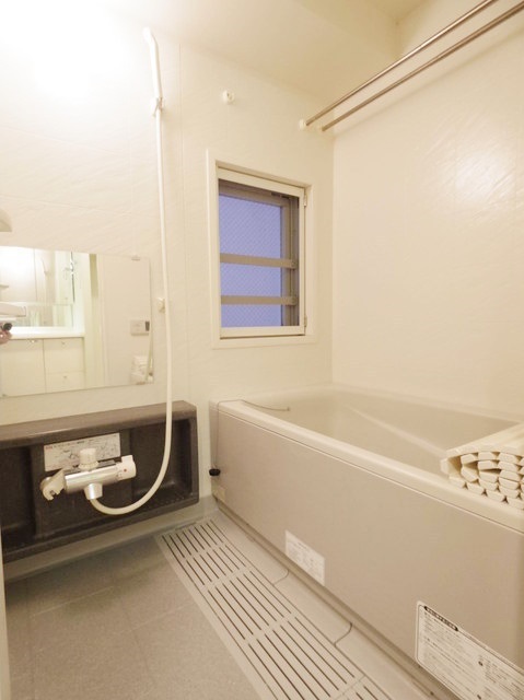 バス・シャワールーム　雨の日でも安心の浴室乾燥機付きです♪