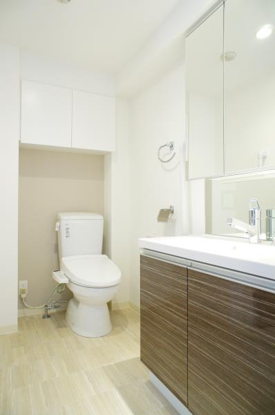 洗面設備　スペースが確保できる洗面所です