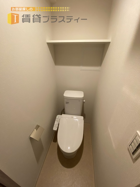 トイレ　温水洗浄便座付き。