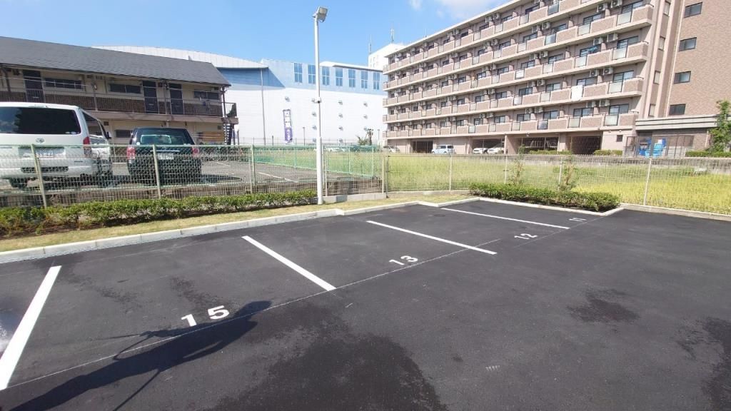 駐車場　駐車場