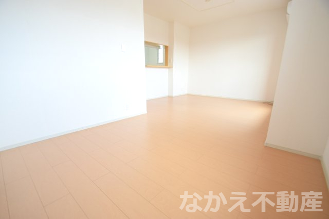 居室・リビング　こちらの居間で趣味の時間をお楽しみください