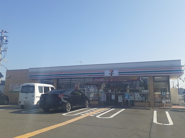 コンビニ　セブンイレブン（コンビニ）まで712m