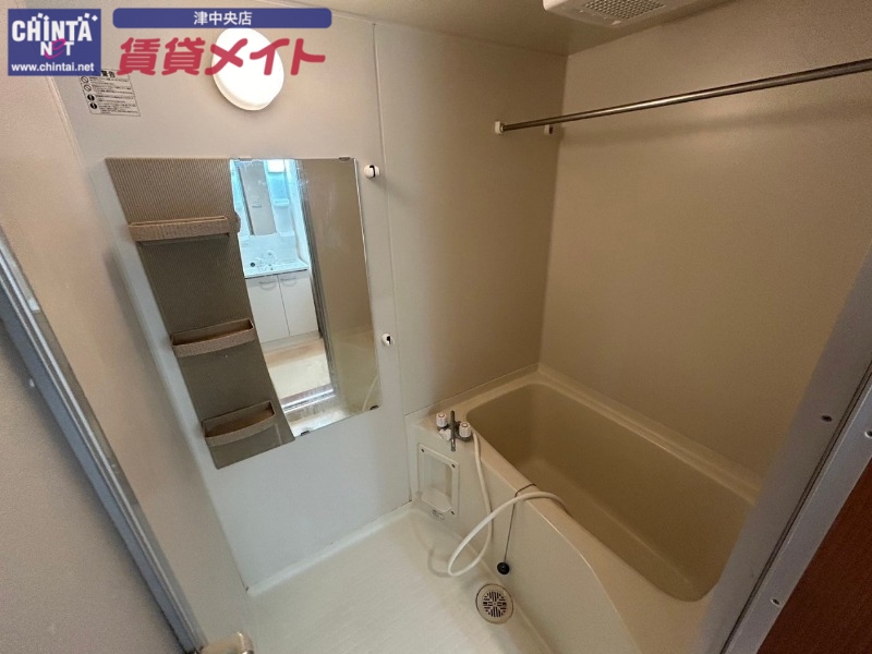 バス・シャワールーム　同建物別部屋写真です