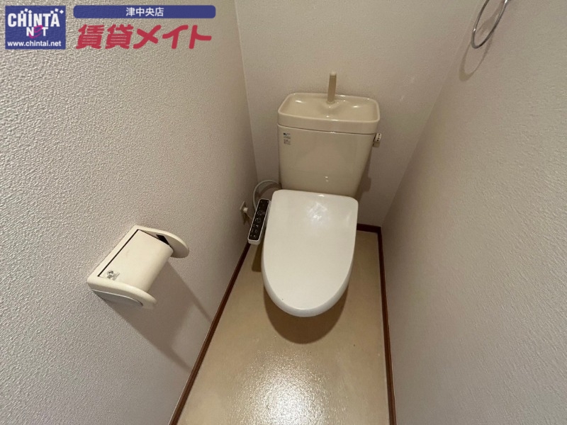 トイレ　同建物別部屋写真です