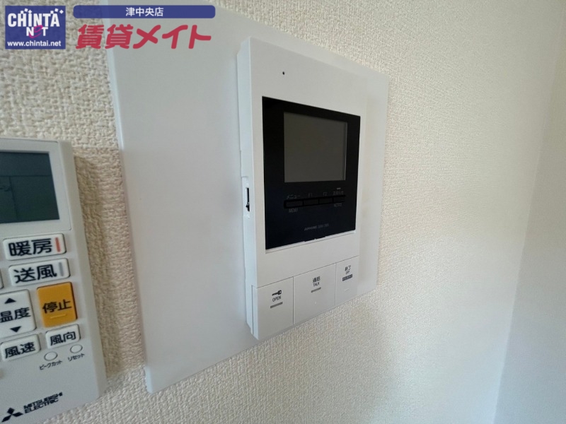 セキュリティ　同建物別部屋写真です