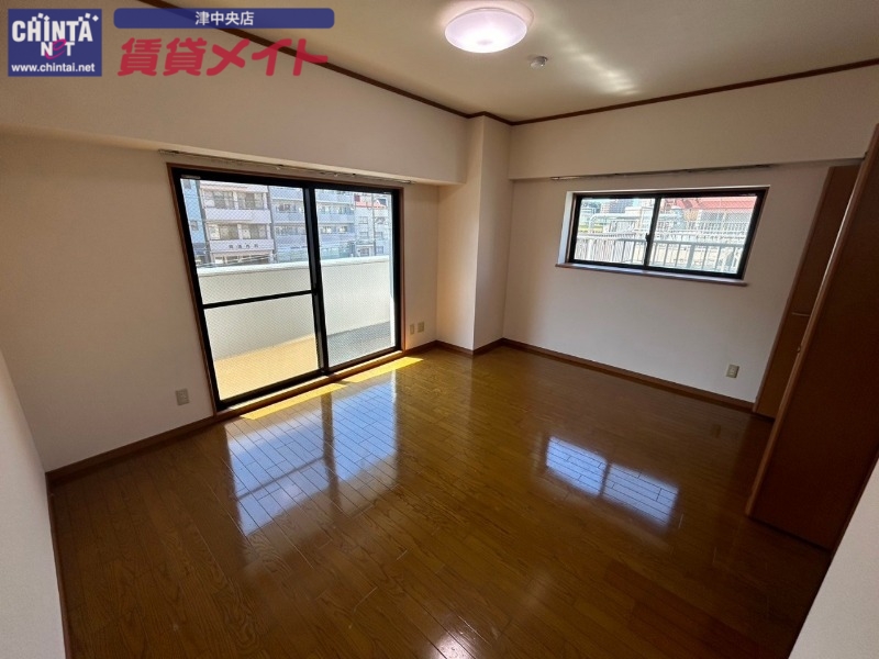 居室・リビング　同建物別部屋写真です