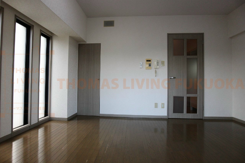 その他部屋・スペース　広々とした居室で家具の配置も楽々。（写真は別タイプです）