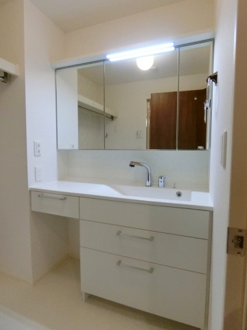 洗面設備　大型洗面化粧台