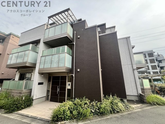 建物外観　オートロックで外部の人間が簡単に出入りできないため安心です。