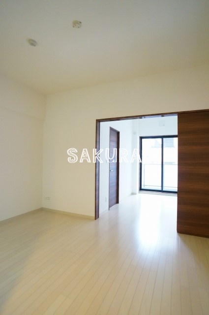 居室・リビング　使いやすい形の為、レイアウトを楽しめます♪