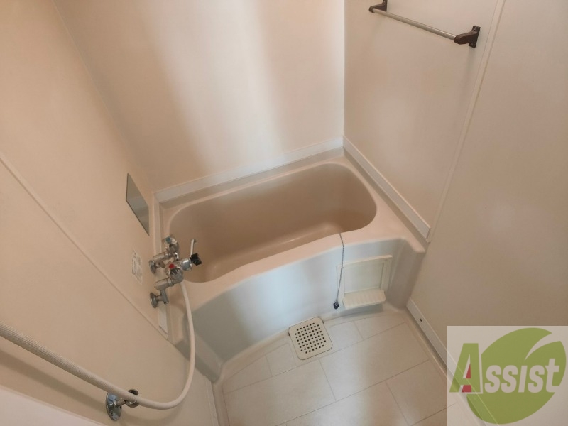 バス・シャワールーム　こちらはお風呂。一日の疲れをここで癒してください。