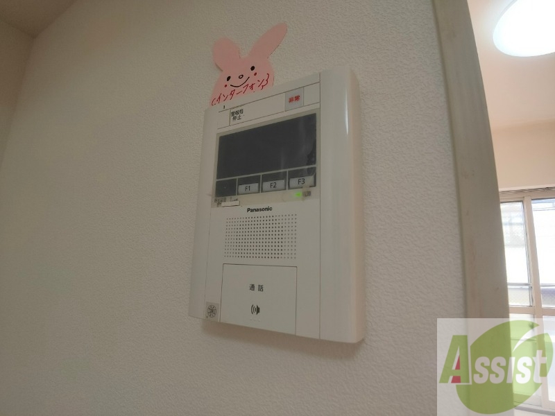 セキュリティ　モニターホンなので来客様の顔が見れます。安心ですね！