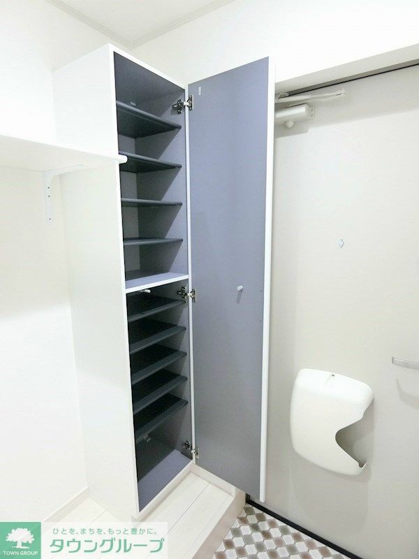 玄関　シューズボックスは棚の高さが調節可能でブーツも入ります！