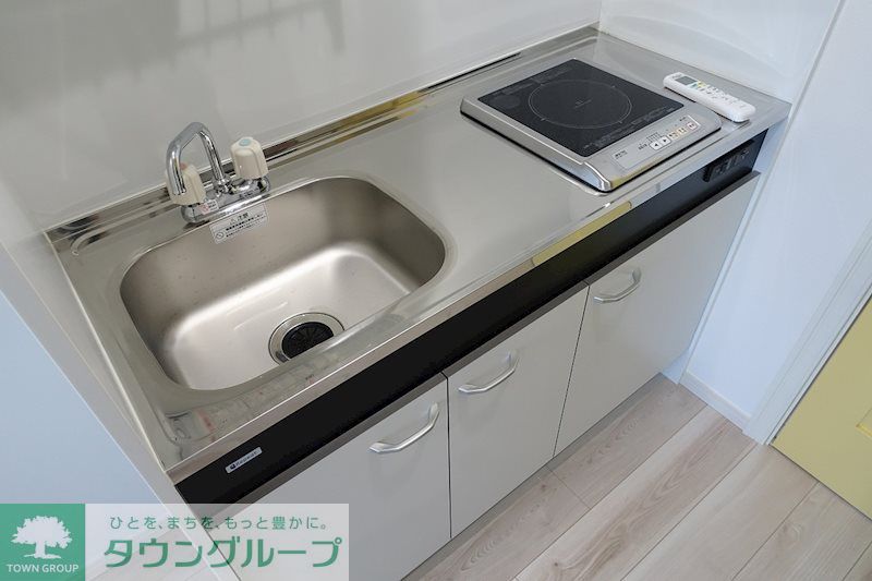 キッチン　一人暮らしに丁度いいサイズ、お手入れ楽々のIHキッチンです！