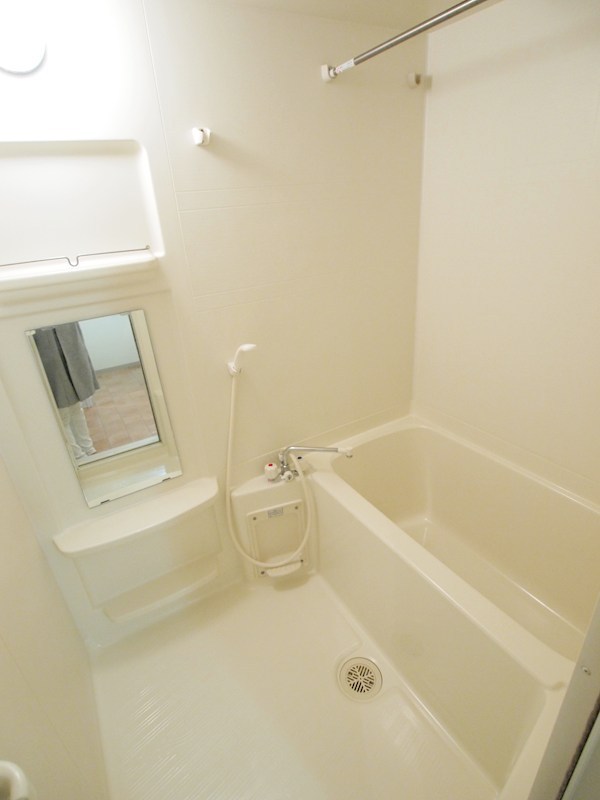 バス・シャワールーム　バスルーム。