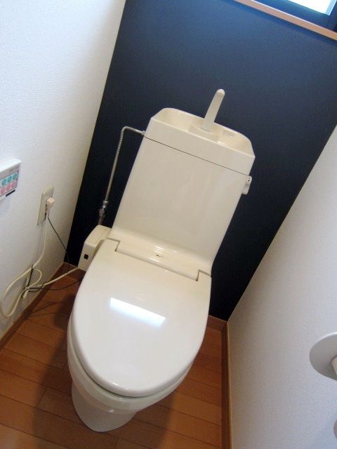 トイレ　★明るいウォシュレット付きの快適なトイレ★