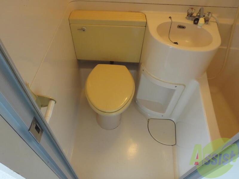 トイレ　ユニットバスの標準的なトイレです。