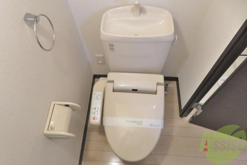 トイレ　トイレはウォッシュレット機能付きなので嬉しいですね。