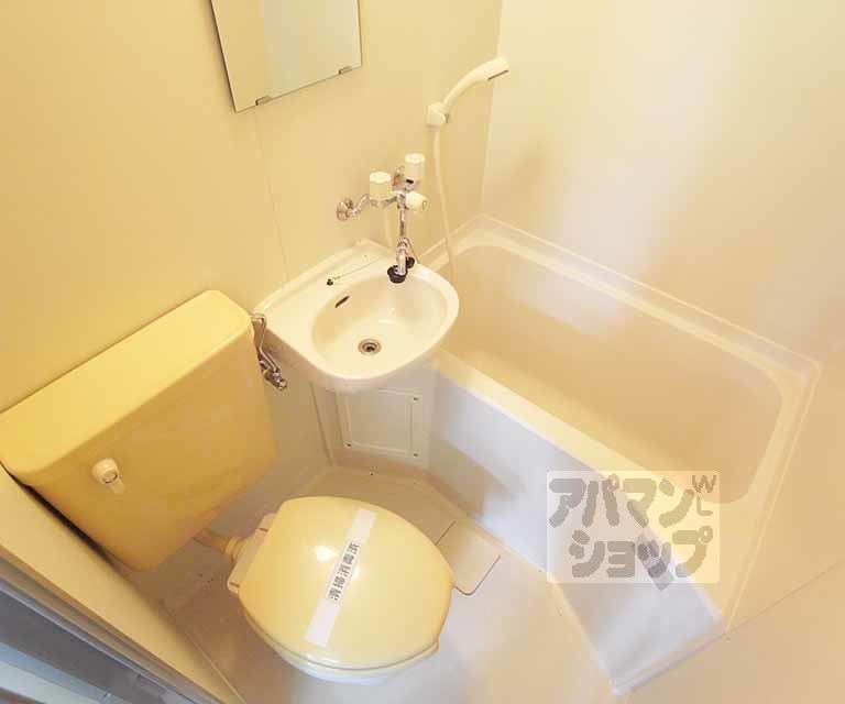 バス・シャワールーム　バスルームです。