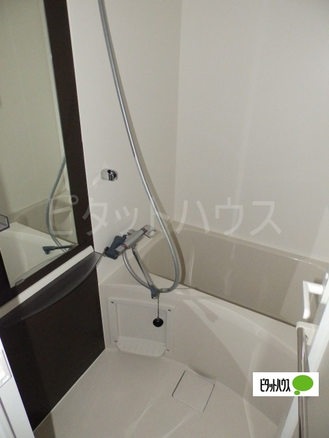 バス・シャワールーム　バスルーム