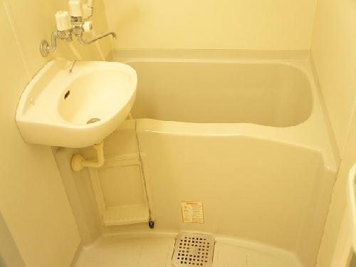 バス・シャワールーム　バス・トイレ独立タイプです♪