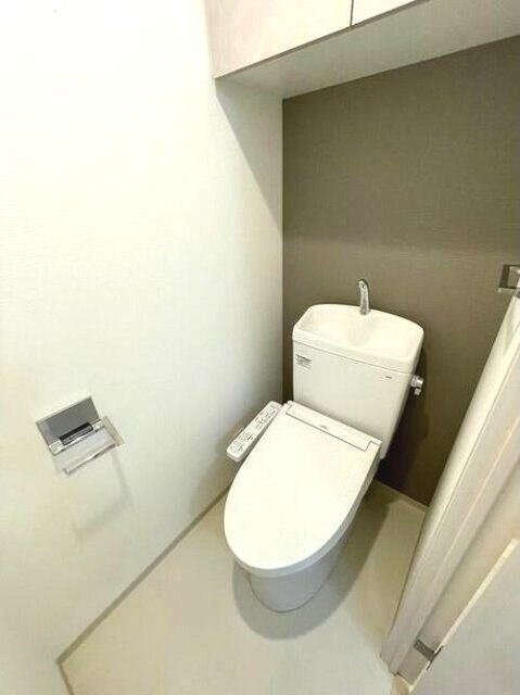 トイレ　温水洗浄便座です