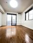 居室・リビング　南向き２面採光なので、明るく風通しのよい過ごしやすいお部屋で