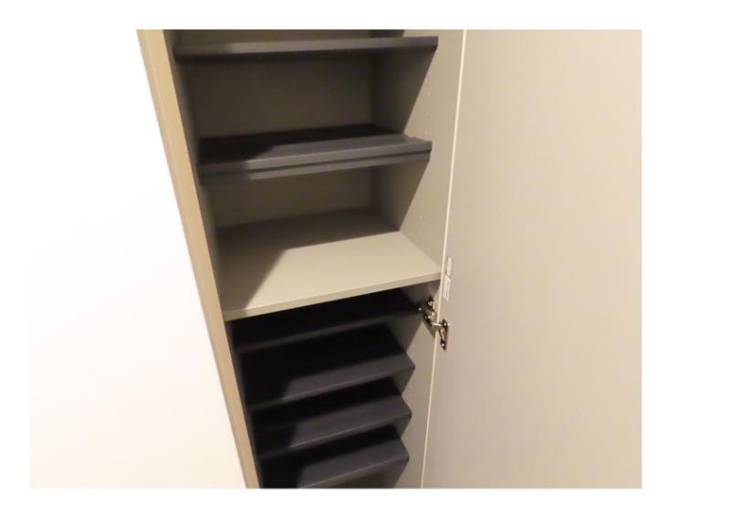 玄関　101号室の写真になります