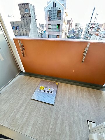 バルコニー　暖かな日差しのふりそそぐバルコニー