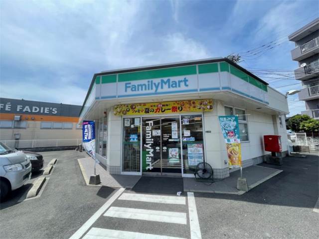 コンビニ　ファミリーマート 八幡御開店（コンビニ）まで241m