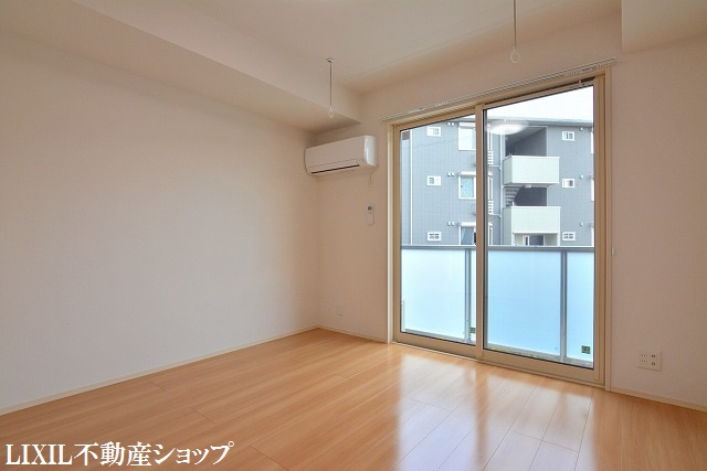 その他　東側６．２帖の洋室です。