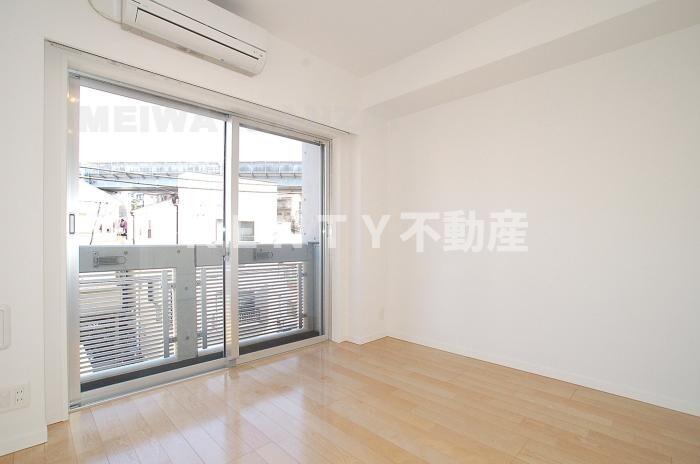 居室・リビング　こちらの居間で趣味の時間をお楽しみください