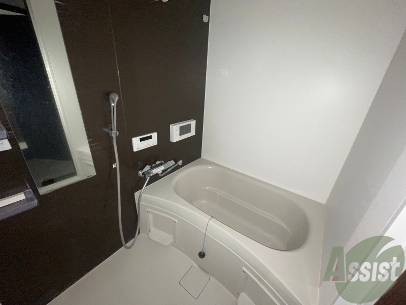 バス・シャワールーム　こちらはＴＶ付のバスルームになります。快適になりますね。