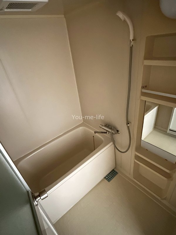 バス・シャワールーム　浴槽に鏡付いてます☆