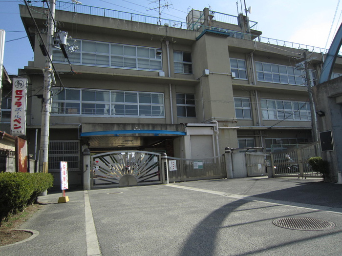小学校　小学校（小学校）まで400m
