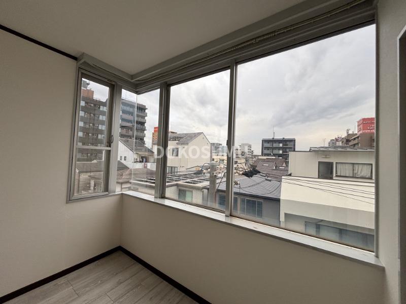 バルコニー　心地よい風と光を感じる、暮らしの楽しみが広がる場所。