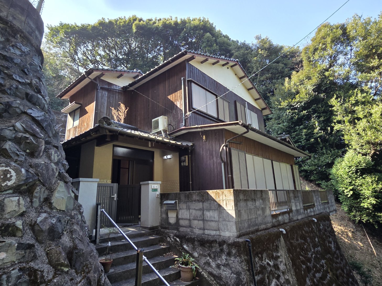 建物外観　令和8年4月下旬内装一部リフォーム完了。